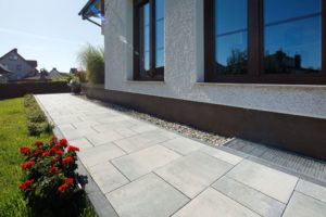 Polbruk_MultiComplex(1) Jak efektownie zaaranżować strefę wejściową domu i przestrzeń wokół posesji?