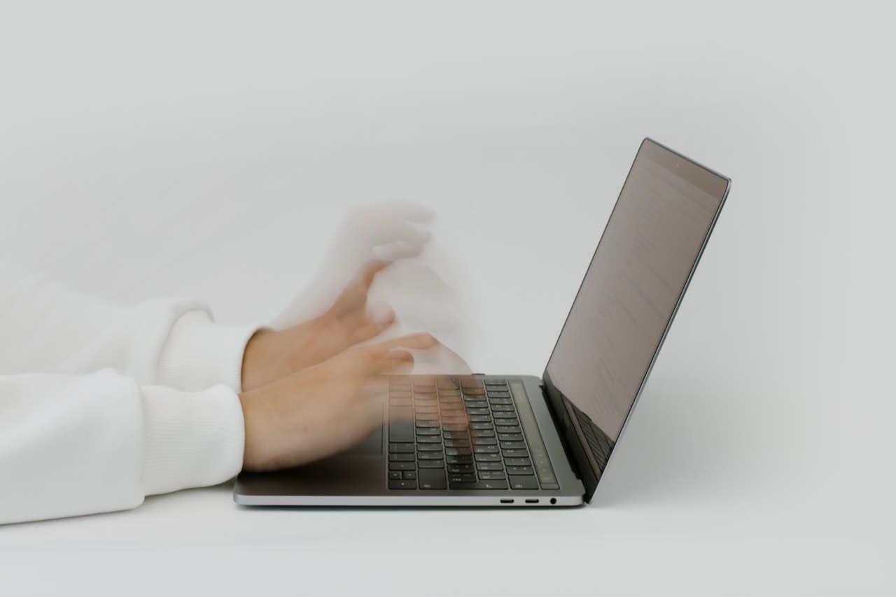 Skala cyberataków i ewolucja sposobów ich przeprowadzania przechodzą znaczną przemianę