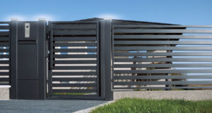 fot. Plast-Met_Systemy_Ogrodzeniowe_Malachit_1 Z podmurówką czy bez? Ważny detal przy budowie ogrodzenia